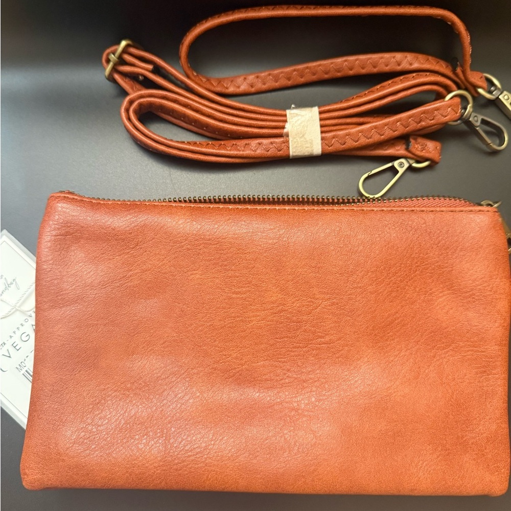 NWT Jen & Co Leather Crossbody/Wristlet Clutch - Camel